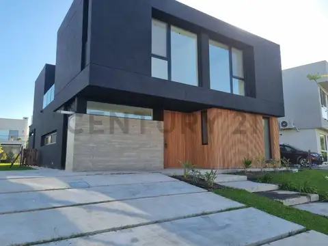 Venta Casa 5 ambientes y piscina. B. Castaños - Nordelta
