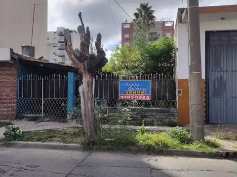 MORON SUR- BOATTI AL 1.000- CASA DE 3 AMB A RECICLAR- LOTE DE 8,66 x 30.23 IDEAL PARA DESARROLLO