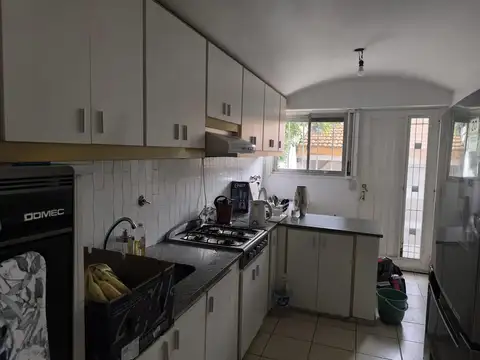 Casa 10 ambientes con 3 baños