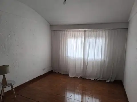 Casa 10 ambientes con 3 baños