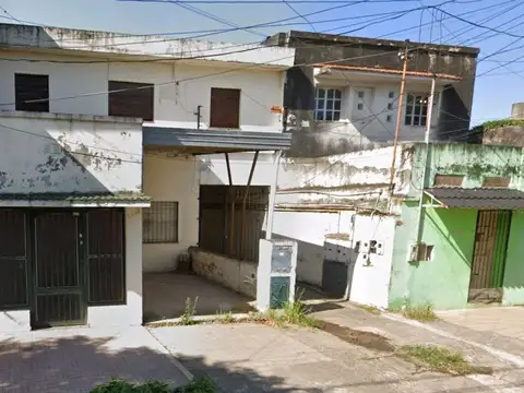 A RECICLAR CASA CON COCHERA - ZONA PZLETA. MITRE
