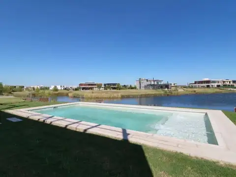 Av. de los Lagos al 9600