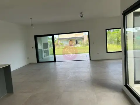 Casa 5 ambientes con 2 baños