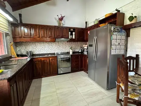 Casa 3 ambientes con 2 baños