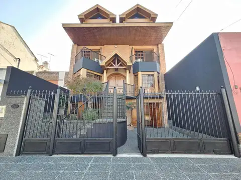 Casa en Venta con 5 cocheras
