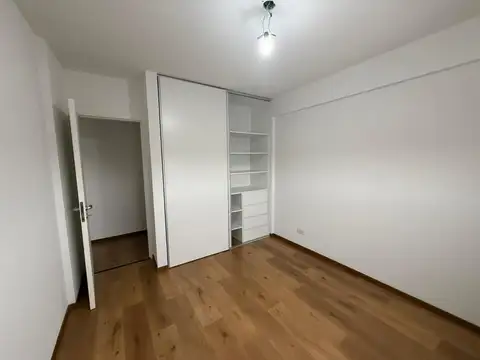 Departamento dos dormitorios con cochera en planta baja
