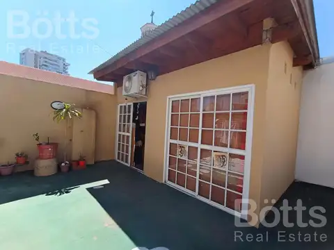 PH con patio, parrilla, terraza y quincho todo propio, SIN EXPENSAS! Frente al Parque Centenario
