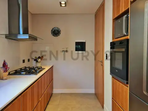 Blvd. Quetrihue 400, Piso 1