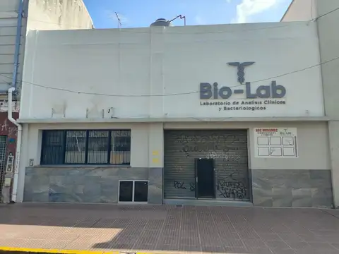 Local a 1 cuadra de la estacion, ex laboratorio
