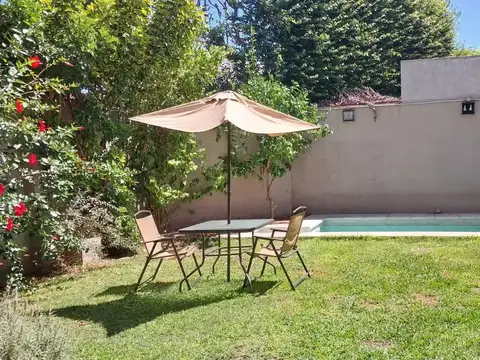 CASA LOTE  PROPIO .JARDIN PILETA  PARRILLA