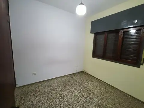 Casa 6 ambientes con 2 baños