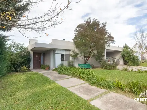Venta / permuta - Casa 4 dormitorios en barrio privado - San Sebastián, Funes.