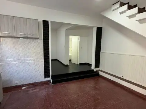 DEPARTAMENTO TIPO CASA DE 2 AMBIENTES CON ESCRITORIO