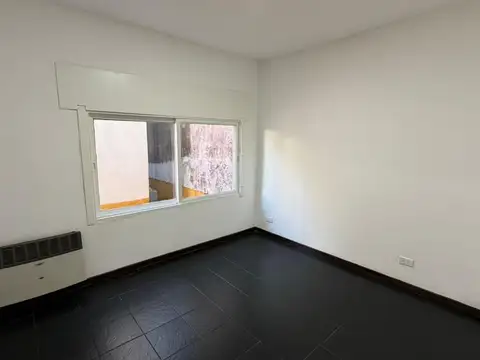 DEPARTAMENTO TIPO CASA DE 2 AMBIENTES CON ESCRITORIO