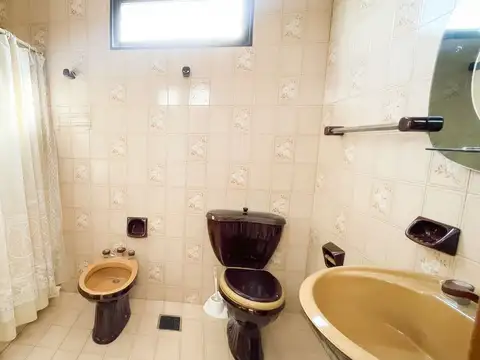 VENTA CASA A REFACCIONAR, 4D-CON LOCAL COMERCIAL