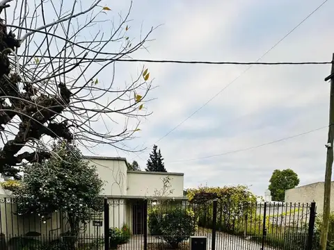 Casa en venta - Tres dormitorios