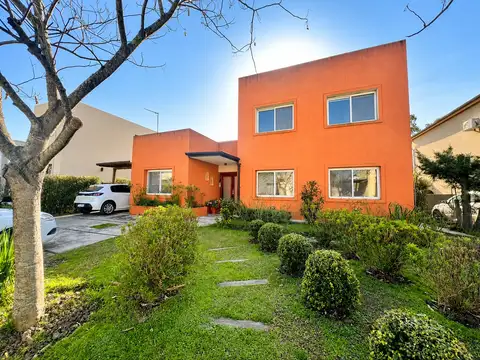 Casa  en Venta en Barrio Santa Guadalupe, Pilar del Este, Pilar