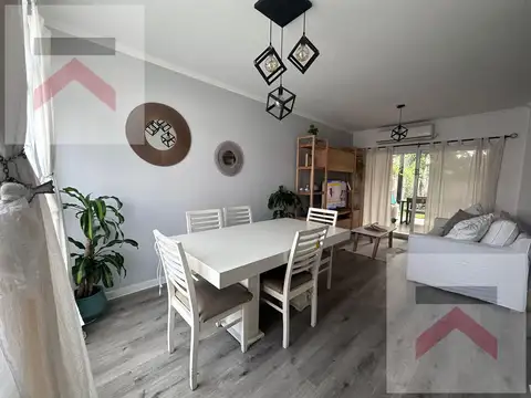 Triplex En Milberg Town con galería, patio y parrilla!