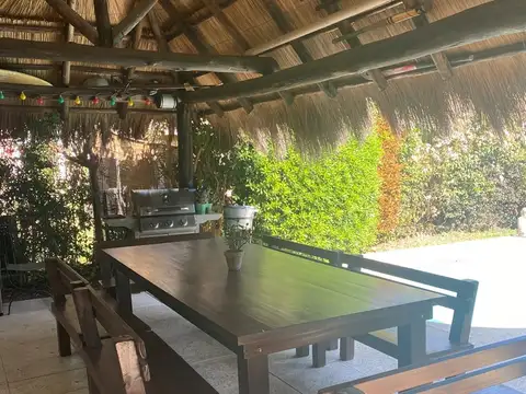 Casa en Venta con 3 cocheras