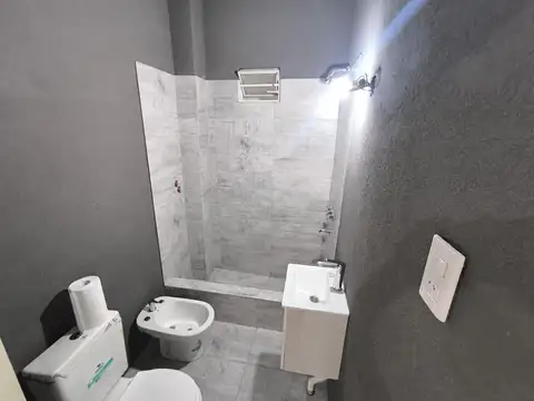 FINANCIA Depósito con vivienda en dos plantas y terraza