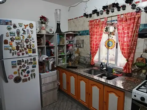 Casa 4 ambientes con 2 baños