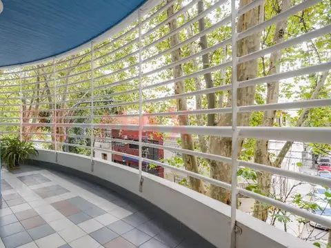 SEMIPISO VENTA FLORES 3 AMB C/COCHERA Y BAULERA