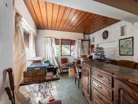 Casa 4 ambientes con 2 baños