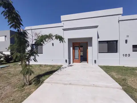 Venta de Casa 5 Amb . en Altos de Campo Grande 100