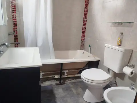 VENTA PH AL FRENTE CON DEPARTAMENTO EN PLANTA ALTA VILLA SARMIENTO SIN EXPENSAS IDEAL INVERSOR