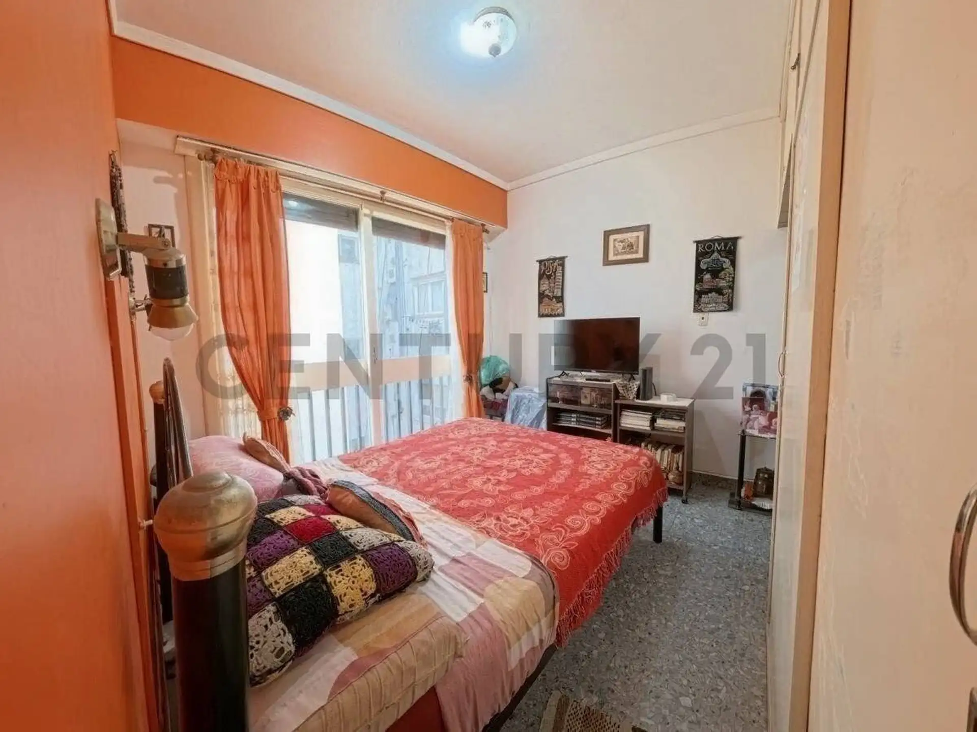 Venta Departamento ambiente y medio – Zona Plaza Colón