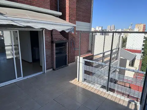 Impecable 3 ambientes con parrilla y balcón aterrazado en pleno Caballito