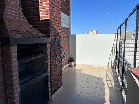 Impecable 3 ambientes con parrilla y balcón aterrazado en pleno Caballito
