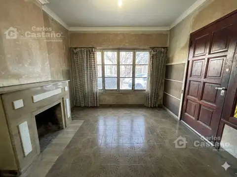 Casa 3 Amb. a Refaccionar con Patio, Quincho, Terraza y Cochera