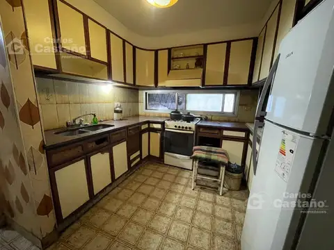 Casa 3 Amb. a Refaccionar con Patio, Quincho, Terraza y Cochera