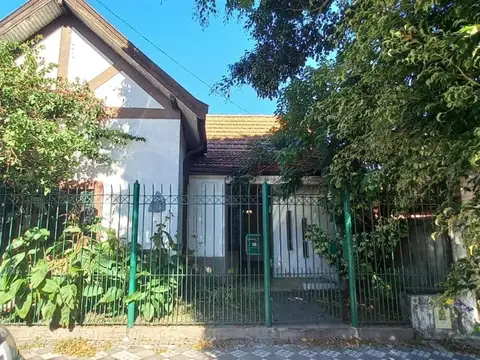 CASA 3 AMBIENTES CON COCHERA, APTA CREDITO! OPORTUNIDAD!