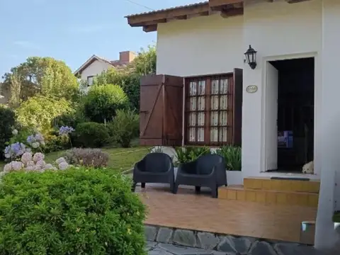 Casa en venta - 3 Dormitorios 2 Baños - Pinamar