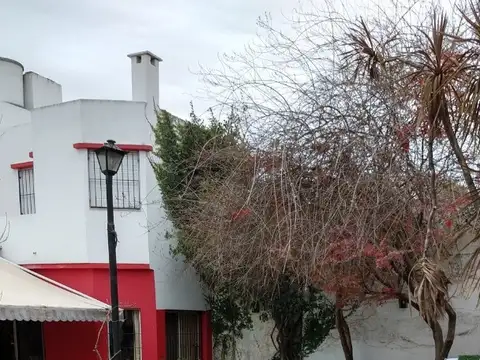Casa en Venta con 5 cocheras