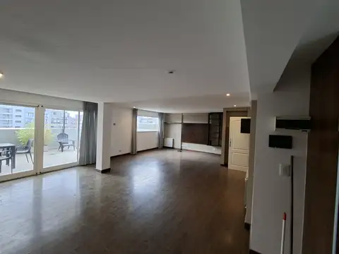 ALQUILO DEPARTAMENTO TIPO DUPLEX SIN MUEBLES CON TRES DORMITORIOS Y DOS COCHERAS.