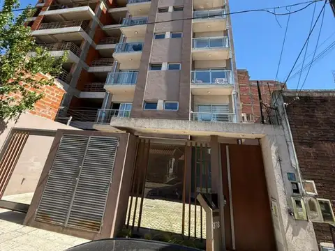 Departamento de 2 ambientes con cochera en Quilmes centro