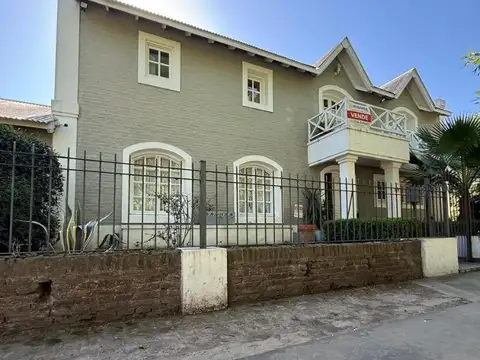 Casa en Venta con 1 cochera