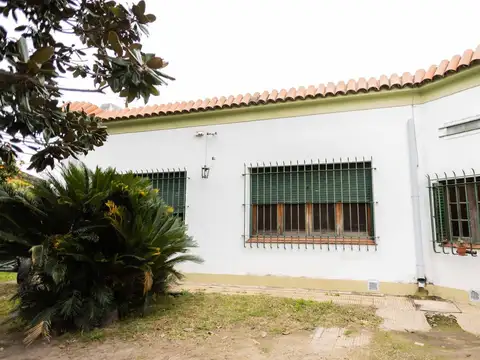Casa en Alquiler de 4 Ambientes en Martinez