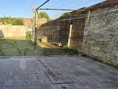 Casa en Alquiler con 1 cochera