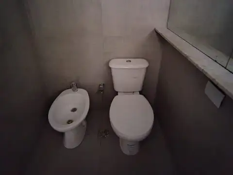 UBICACIÓN PRIVILEGIADA–RECICLADO A NUEVO–LUMINOSO–IDEAL VIVIENDA – USO PROFESIONAL- ALQ TEMPORARIO