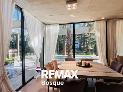 Casa 5 ambientes con 4 baños