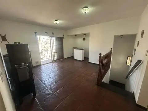 Depto Tipo Casa 3 ambientes con 2 baños
