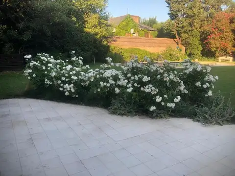 Casa en Venta con 2 cocheras