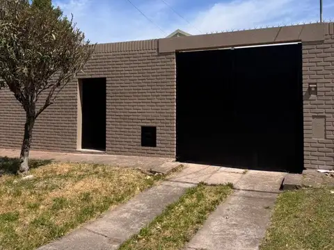 CHALET 4 AMBIENTES CON QUINCHO Y GALPON