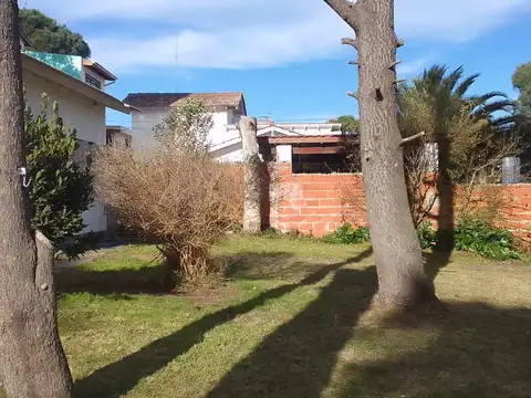 Casa 3 Ambientes + Dptos 1 y 2 Amb. - Venta - Villa Gesell - Gas Natural