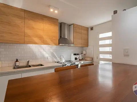 Casa en Alquiler con 3 cocheras