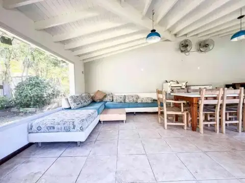 Venta Casa 6 ambientes pileta y quincho en Echeverría del Lago canning